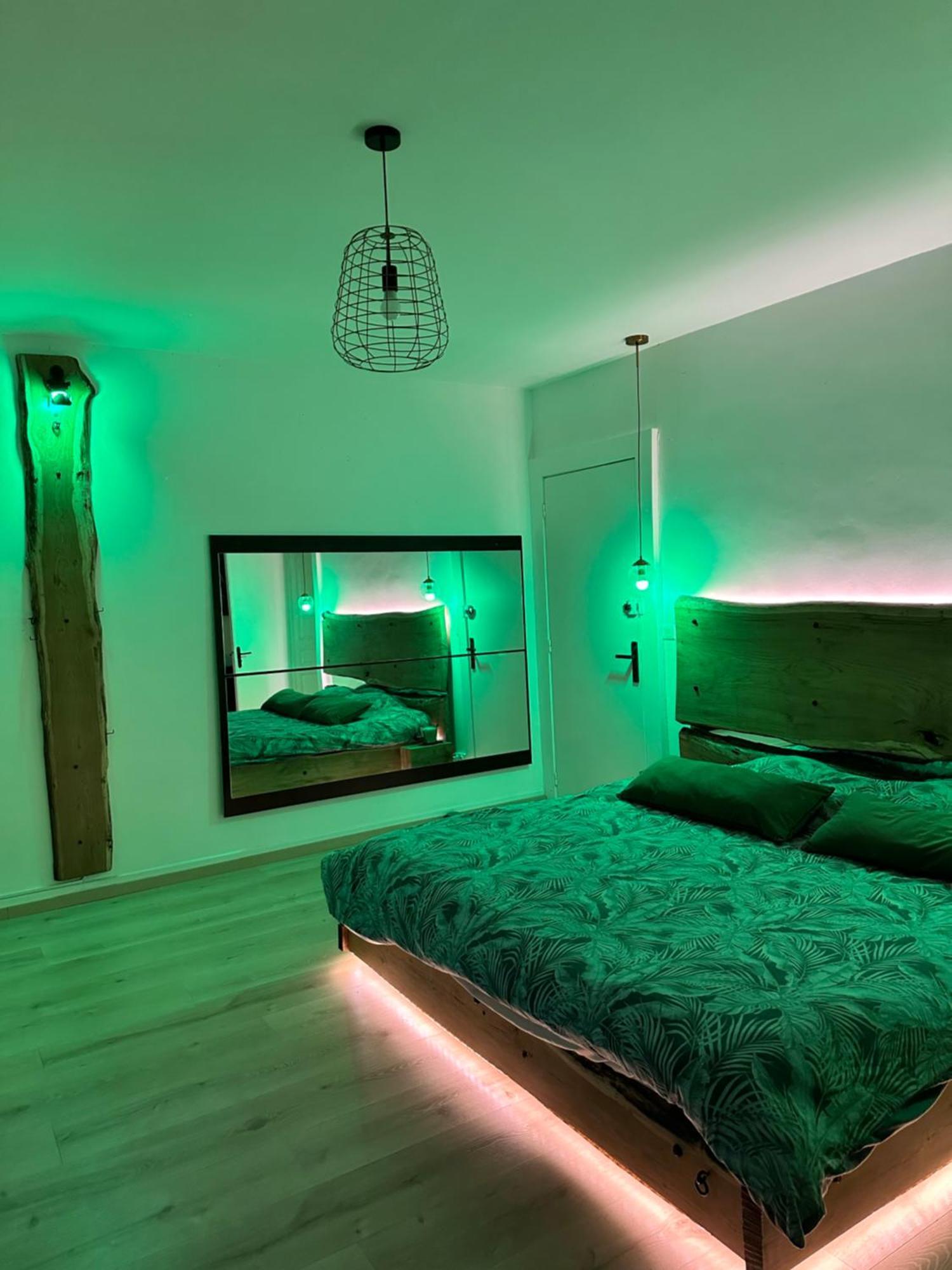 Loveroom En Bords De Meuse Floing Exteriör bild