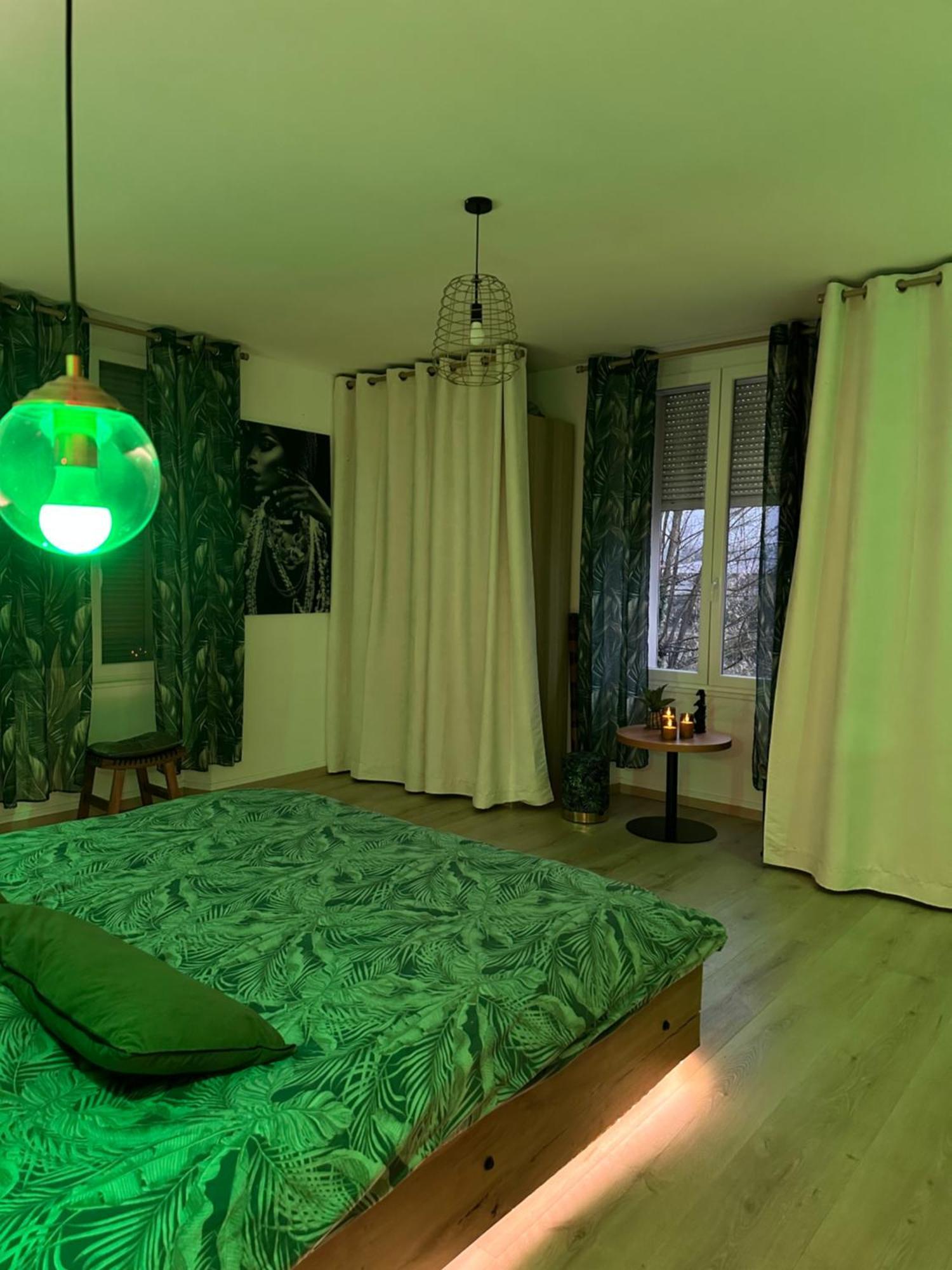 Loveroom En Bords De Meuse Floing Exteriör bild